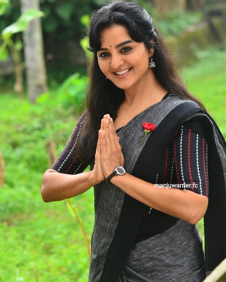 കഥ പറയും കണ്ണുകള്‍: ആരാധകർക്കിടയില്‍ തരംഗമായി മഞ്ജുവിന്റെ പുതിയ ചിത്രങ്ങള്‍