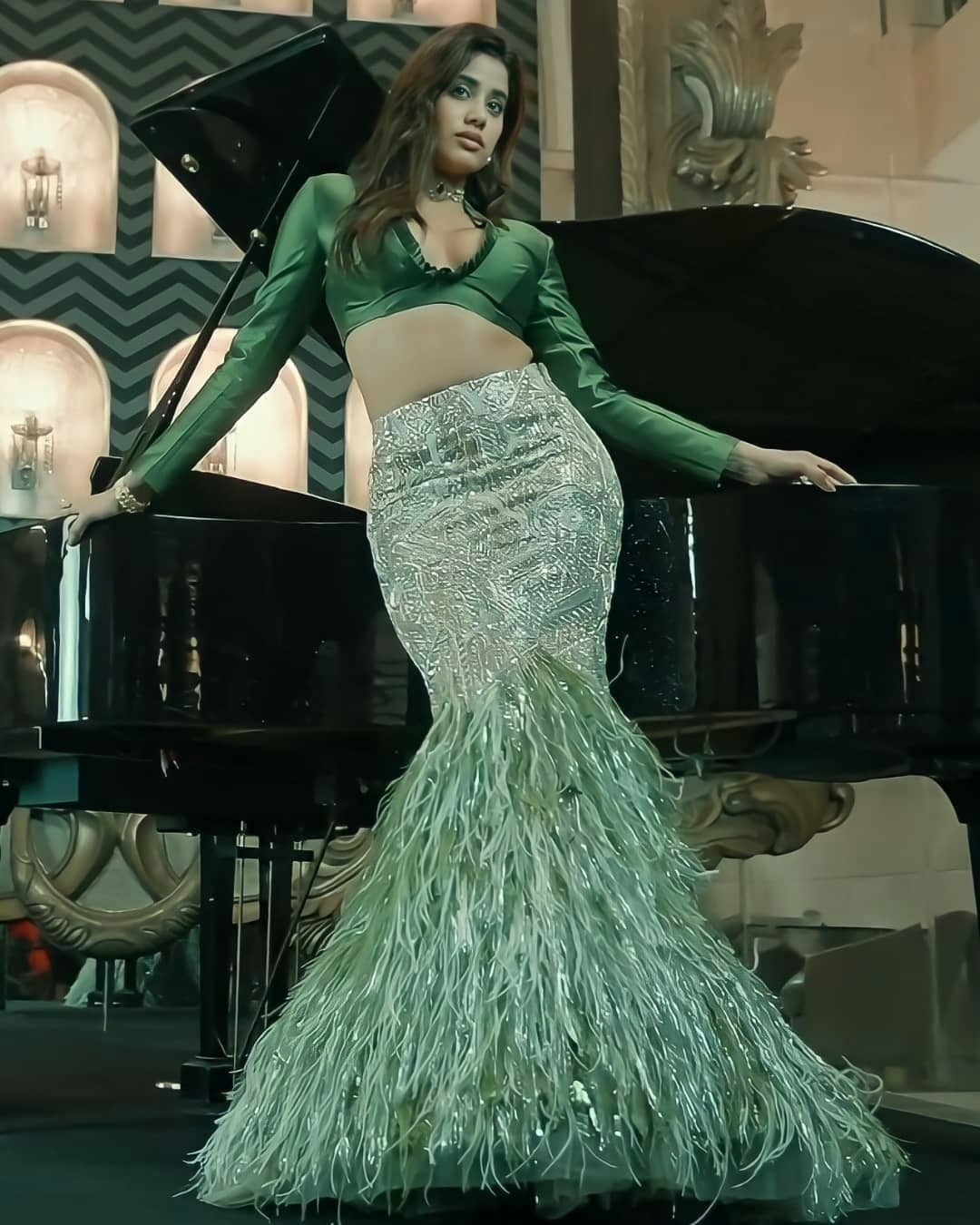  অভিনেত্রী ও মডেল জাহ্নবী কাপুরের হট লুকের ছবি	