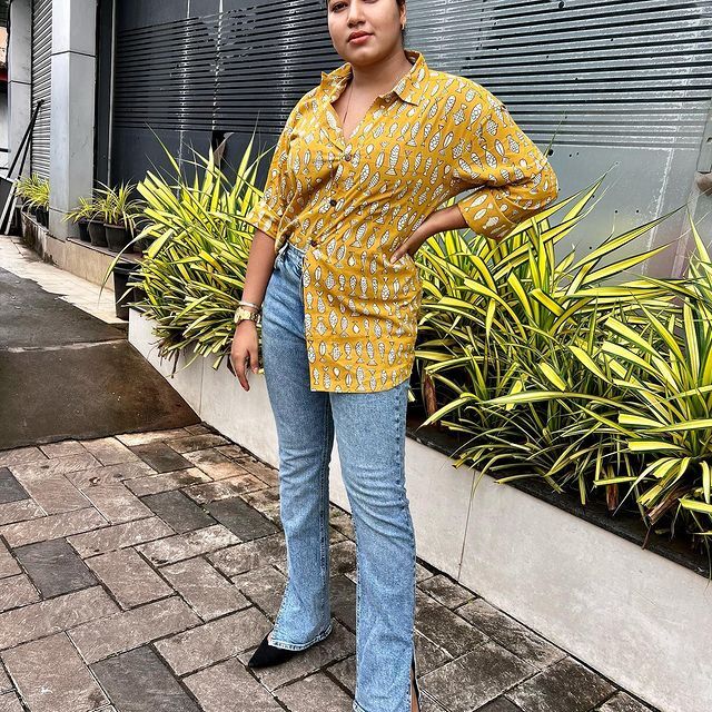 ജഗജില്ലി സ്‌റ്റൈലില്‍ ഗ്രേസ് ആന്റണി!! റേഷന്‍ അരി വാങ്ങാനെത്തിയതാണോ ചേച്ചി എന്ന് കമന്റ്