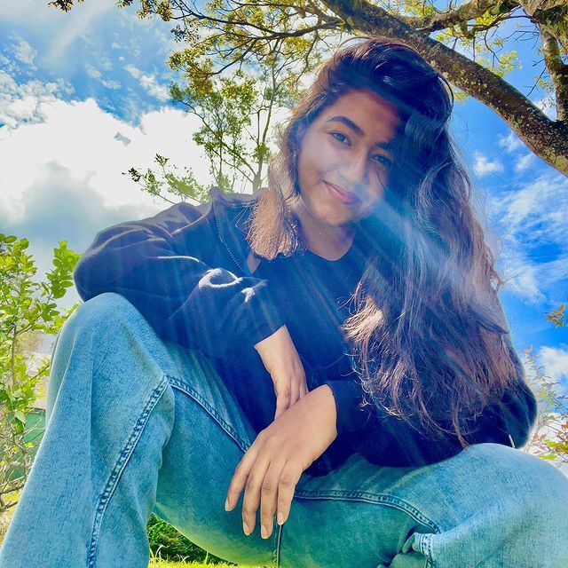 ജഗജില്ലി സ്‌റ്റൈലില്‍ ഗ്രേസ് ആന്റണി!! റേഷന്‍ അരി വാങ്ങാനെത്തിയതാണോ ചേച്ചി എന്ന് കമന്റ്