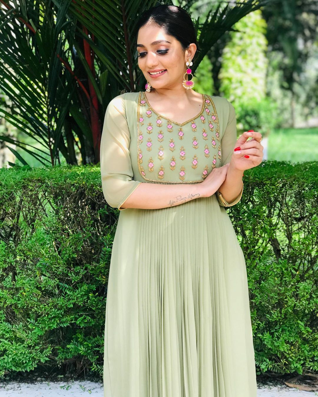 ഇത് കിടിലന്‍ സ്റ്റൈല്‍, ഏറ്റെടുത്ത് ആരാധാകർ: ആര്യയുടെ പുതിയ ചിത്രം വൈറല്‍