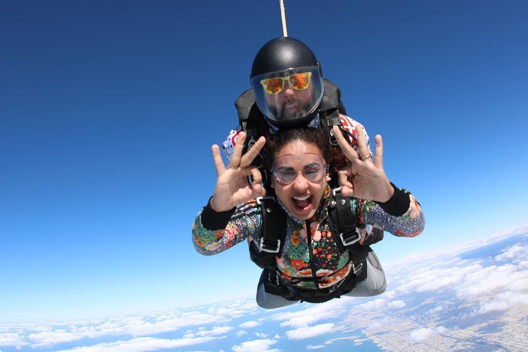 വല്ലാത്ത ധൈര്യം തന്നെ പേർളീ..:  സ്കൈ ഡൈവിങ് ചെയ്ത് നടി പേർളി മാണി, ചിത്രങ്ങള്‍ വൈറല്‍