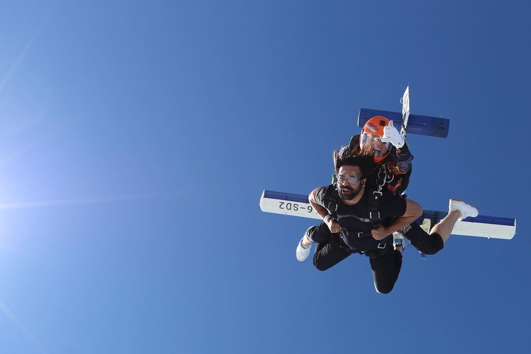 വല്ലാത്ത ധൈര്യം തന്നെ പേർളീ..:  സ്കൈ ഡൈവിങ് ചെയ്ത് നടി പേർളി മാണി, ചിത്രങ്ങള്‍ വൈറല്‍