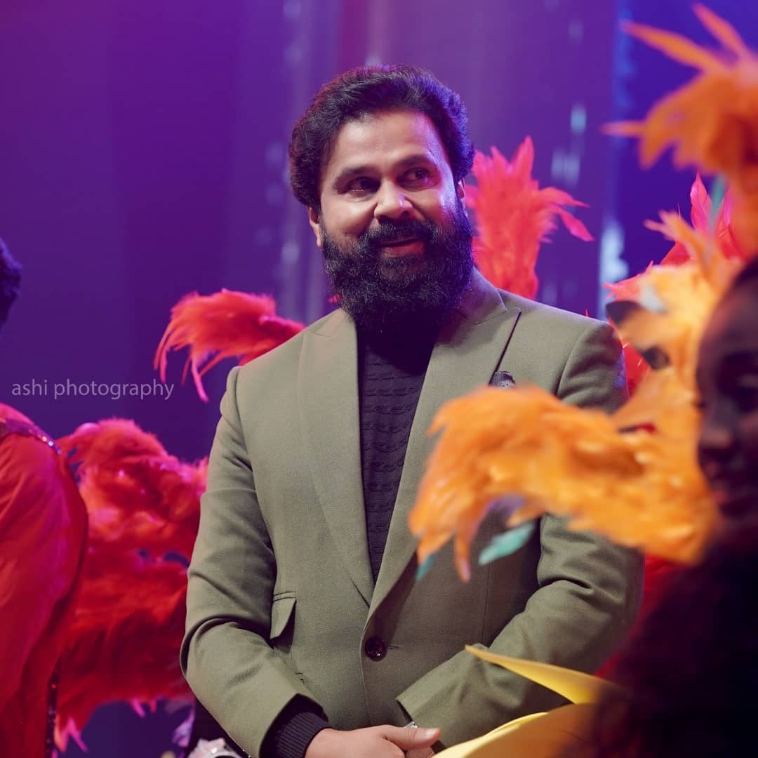 കാവ്യയെ കൊണ്ടുവന്നില്ലേ ദിലീപേട്ടാ..: യുഎഇയില്‍ എത്തിയ ദിലീപീന് ഗംഭീര സ്വീകരണം