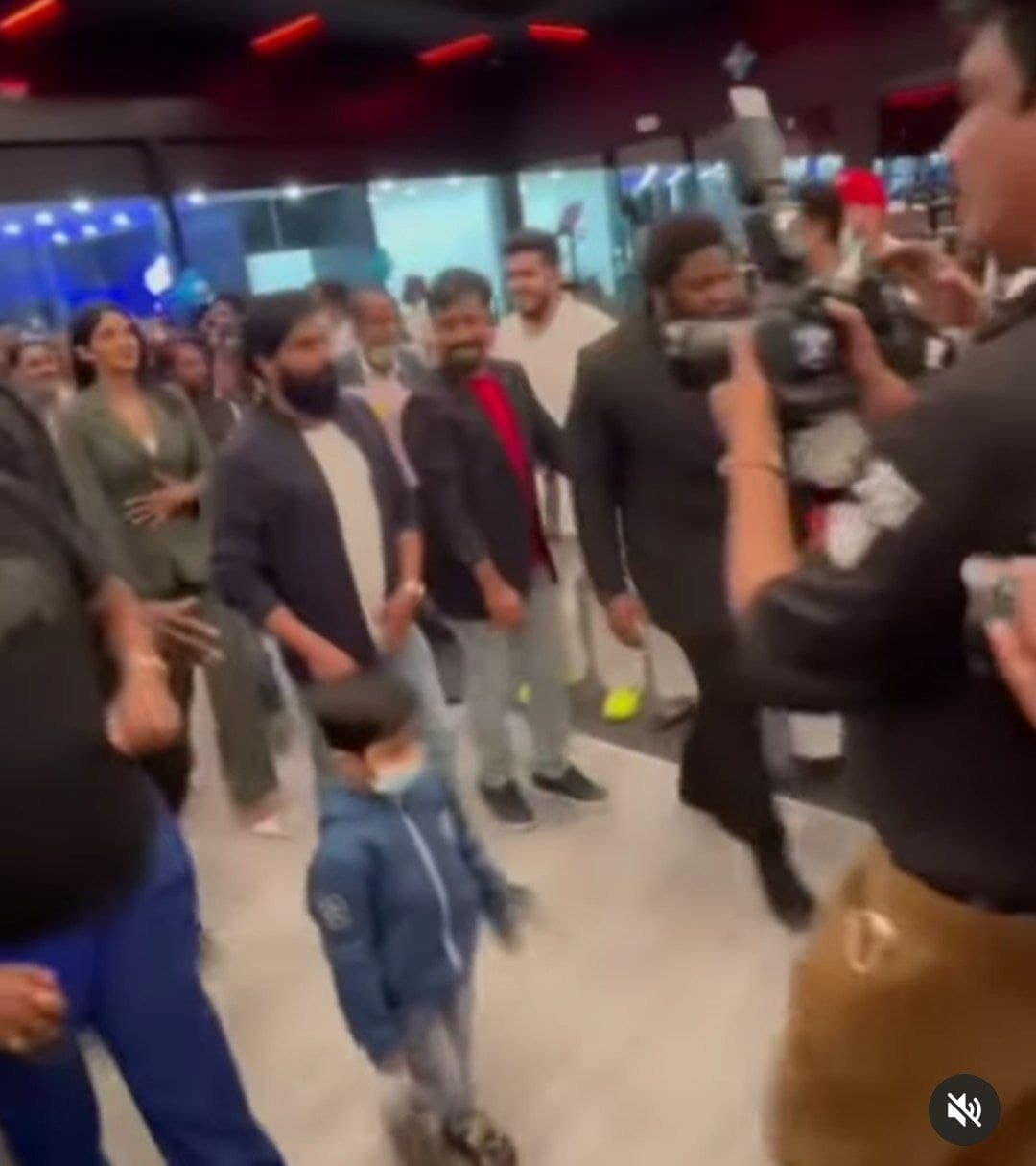 കാവ്യയെ കൊണ്ടുവന്നില്ലേ ദിലീപേട്ടാ..: യുഎഇയില്‍ എത്തിയ ദിലീപീന് ഗംഭീര സ്വീകരണം