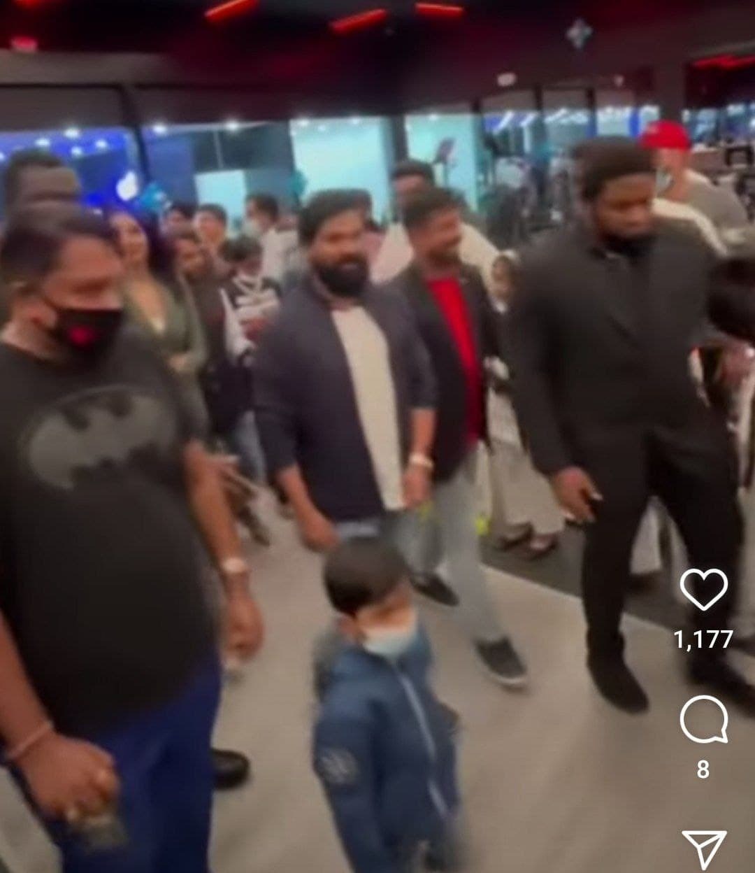 കാവ്യയെ കൊണ്ടുവന്നില്ലേ ദിലീപേട്ടാ..: യുഎഇയില്‍ എത്തിയ ദിലീപീന് ഗംഭീര സ്വീകരണം