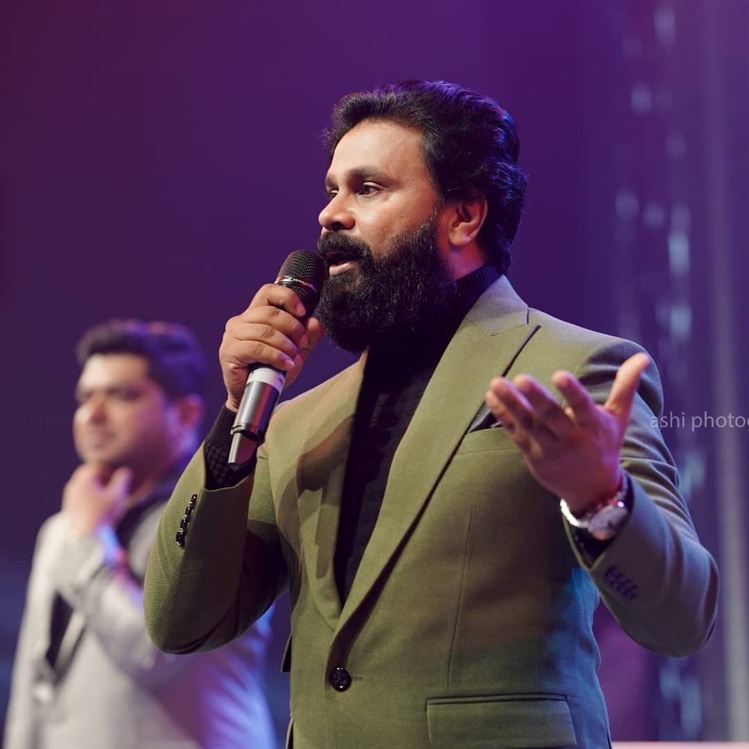 കാവ്യയെ കൊണ്ടുവന്നില്ലേ ദിലീപേട്ടാ..: യുഎഇയില്‍ എത്തിയ ദിലീപീന് ഗംഭീര സ്വീകരണം