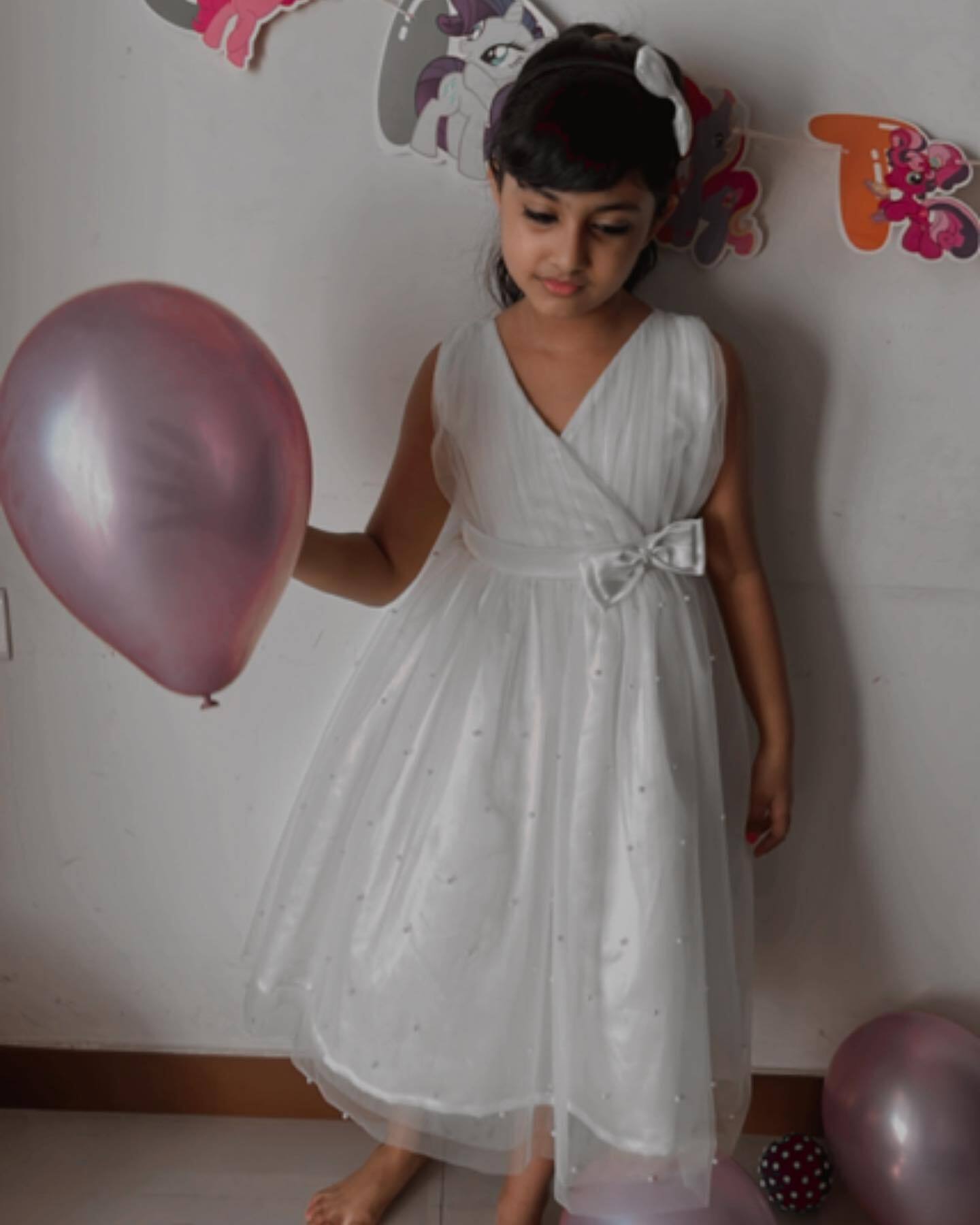 ഈ കുഞ്ഞു സുന്ദരി പ്രമുഖ നടിയുടെ മകളാണ്; പക്ഷേ ക്യാമറ ഇഷ്ടമേയല്ല...