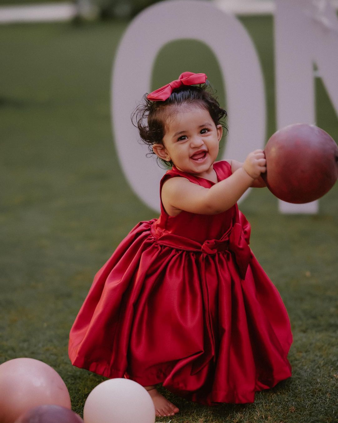 മകളുടെ ചിത്രം ആദ്യമായി പുറത്ത് വിട്ട് നടി ഭാമ: ഗൗരിക്കുട്ടിയെ ഏറ്റെടുത്ത് ആരാധകർ