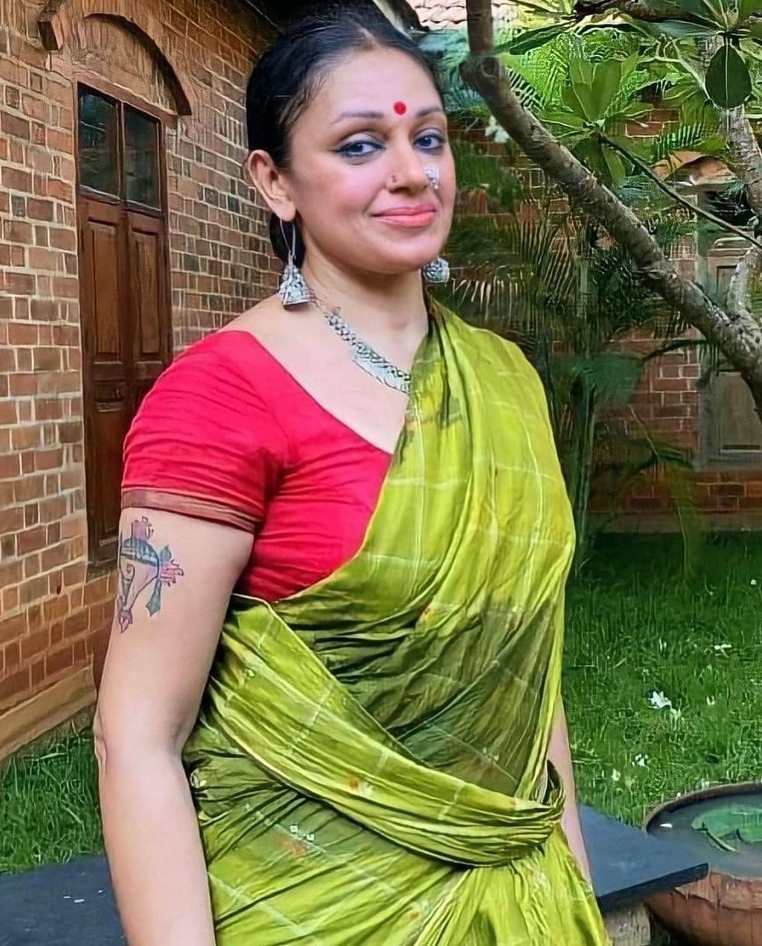 കൂടുതല്‍ കൂടുതല്‍ സുന്ദരിയാവുന്ന ശോഭന: വൈറലായി പുതിയ ചിത്രങ്ങള്‍