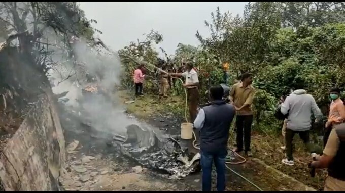 ഊട്ടിയില്‍ സൈനിക ഹെലികോപ്ടര്‍ അപകടത്തില്‍പ്പെട്ടതിന്റെ ചിത്രങ്ങള്‍