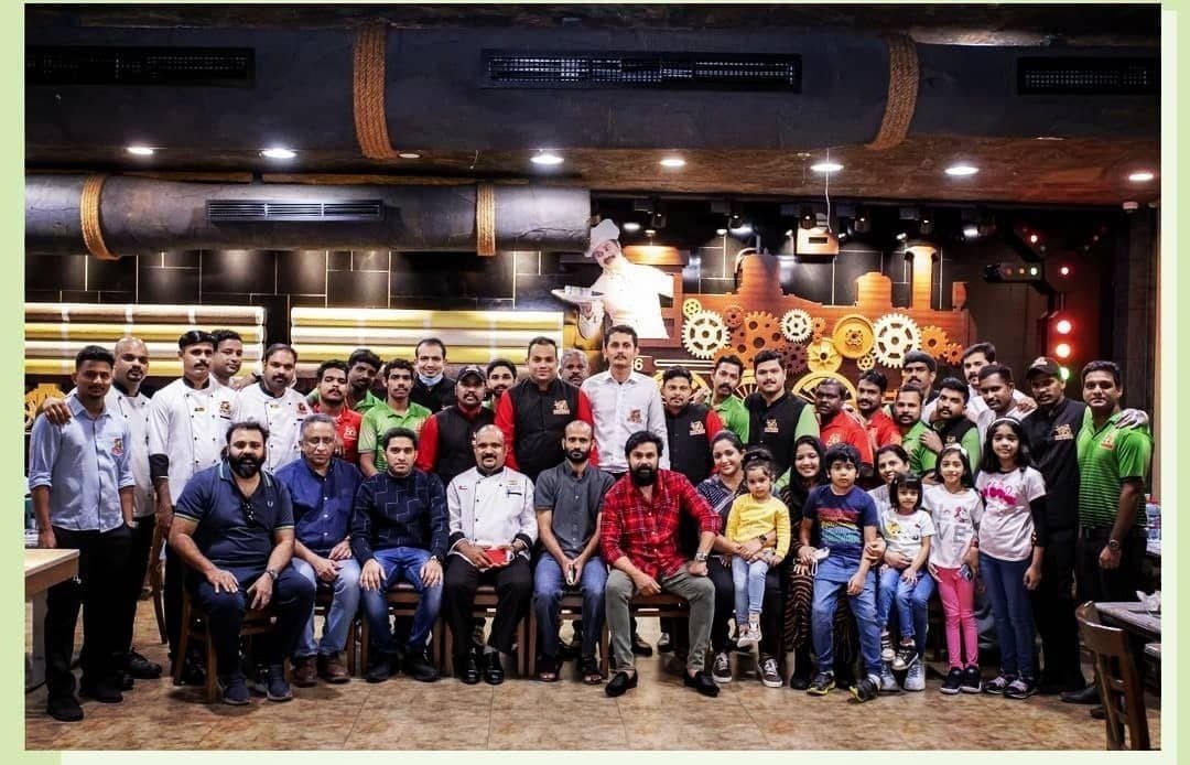 'മുട്ടായി തിന്നാല്‍ പുഴുപ്പല്ല വരും': കുസൃതിക്കുടുക്കയായി കൊച്ചുമഹാലക്ഷ്മി, ഒപ്പം ദിലീപും കാവ്യയും