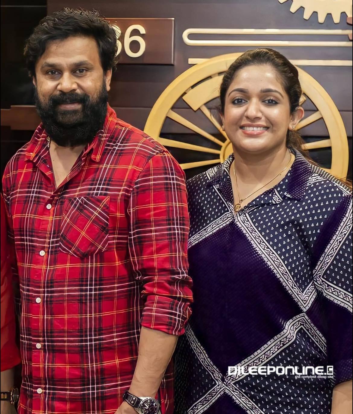 'മുട്ടായി തിന്നാല്‍ പുഴുപ്പല്ല വരും': കുസൃതിക്കുടുക്കയായി കൊച്ചുമഹാലക്ഷ്മി, ഒപ്പം ദിലീപും കാവ്യയും