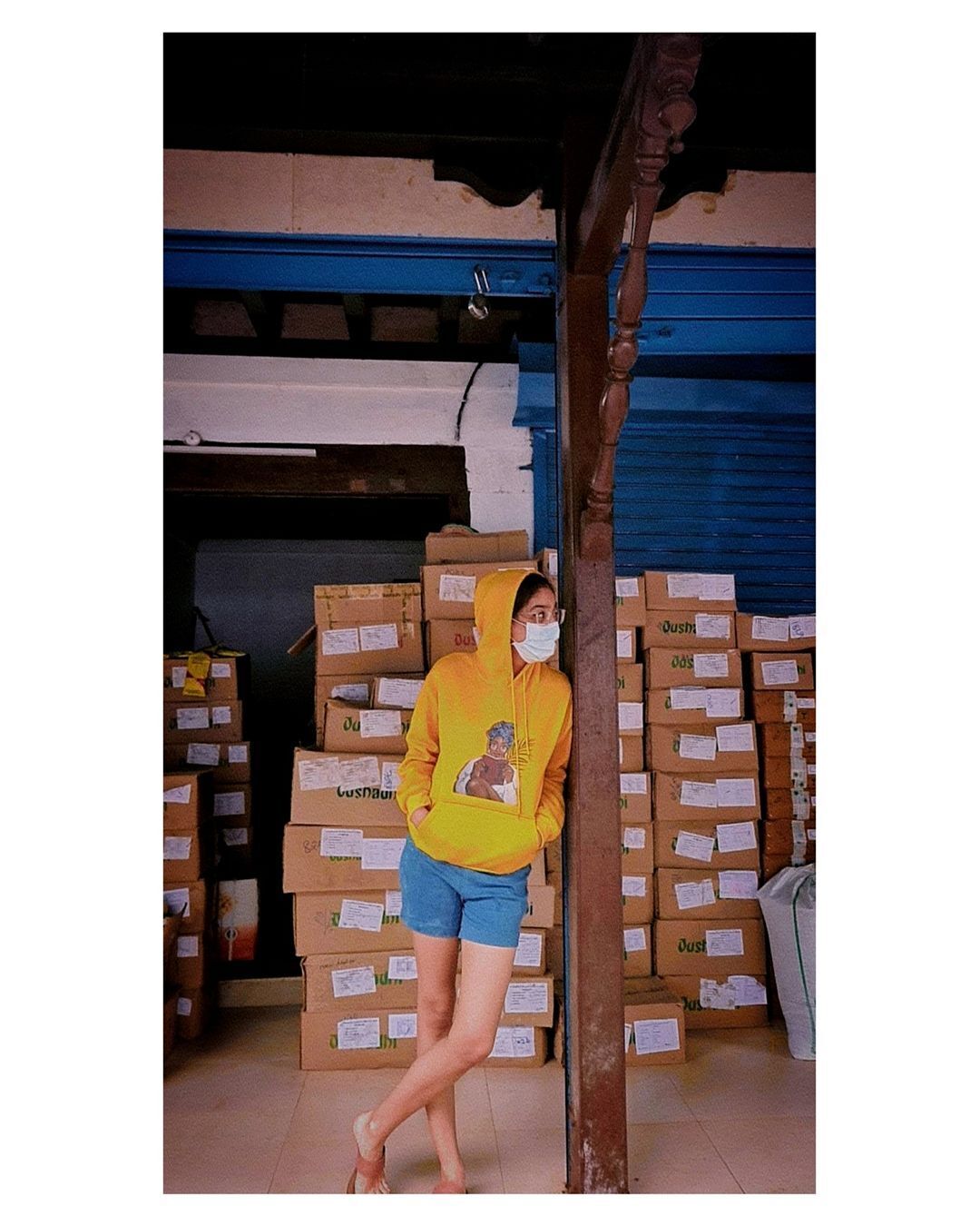 പൊട്ടിച്ചിരിച്ച് അനശ്വര രാജന്‍; ചുവപ്പില്‍ വേറിട്ട ലുക്ക്... മേക്കപ്പ് കൂടിയെന്ന് കമന്റുകള്‍