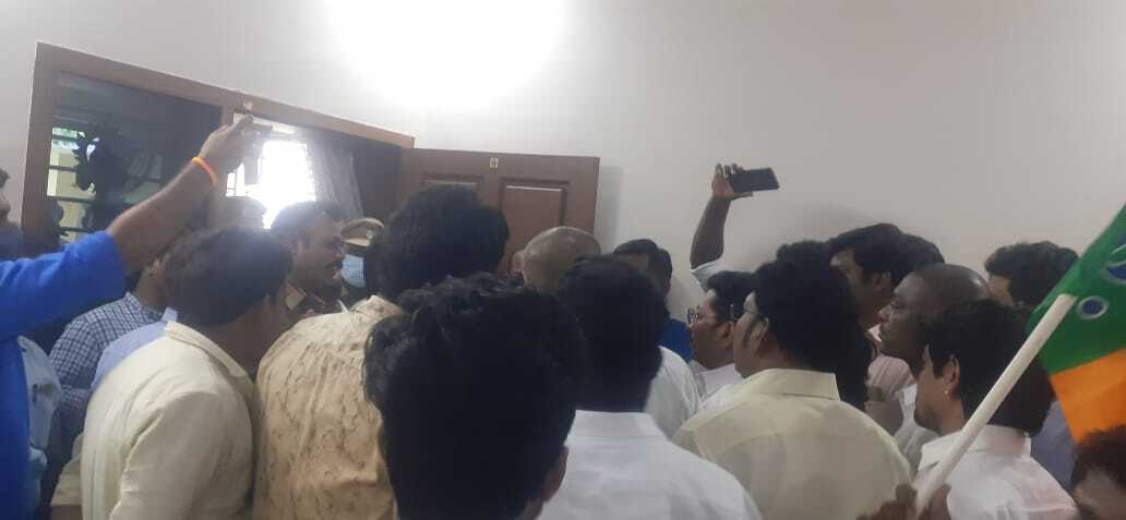 சர்ச்சைக்குரிய வகையில் கருத்து வெளியிட்ட யூடியூபர் மாரிதாஸ் மதுரையில் கைது!