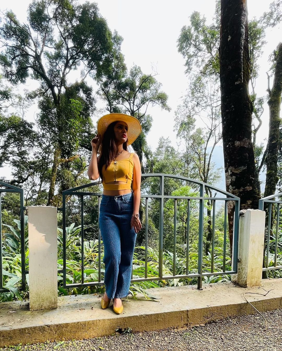 അരണമലയില്‍ ആഹ്ളാദ തിമിർപ്പില്‍ ഗായന്ത്രി സുരേഷ്; വൈറായി പുതിയ ചിത്രങ്ങള്‍