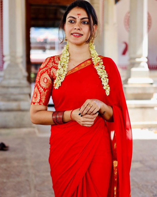 സംസാരിക്കാതെ തന്നെ നിങ്ങള്‍ ആരാണെന്ന് പറയും: പുതിയ ഫോട്ടോ ഷൂട്ടുമായി അനുശ്രീ