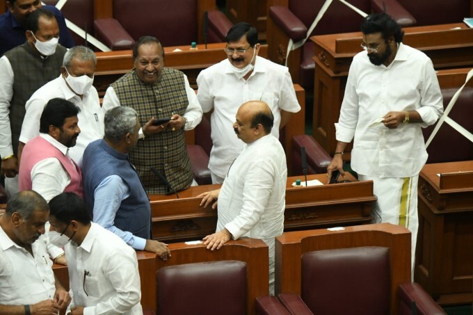 ಚಿತ್ರಗಳು: ಬೆಳಗಾವಿ ಸುವರ್ಣ ಸೌಧದಲ್ಲಿ ಚಳಿಗಾಲ ಅಧಿವೇಶನದ ಚಿತ್ರಮಾಲಿಕೆ