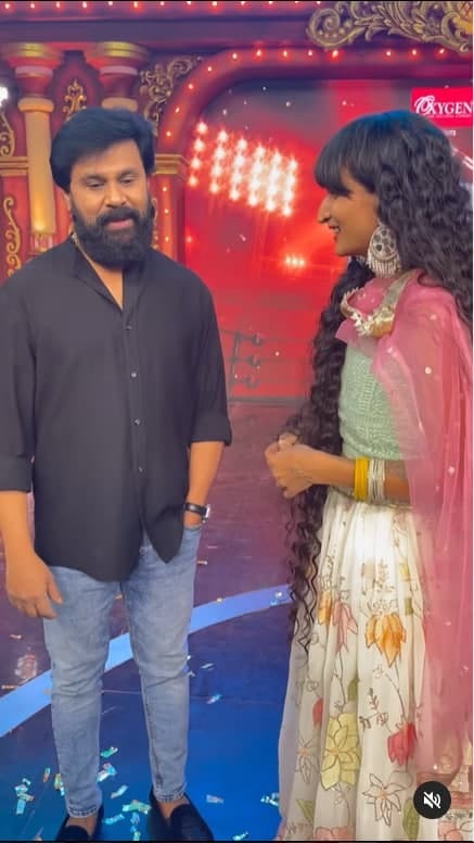 ഡിംപലിനോട് കുശലം പറഞ്ഞ് ദിലീപ്: എത്ര സിനിമകള്‍ കണ്ട് ചിരിച്ചതാണെന്ന് ഡിംപല്‍-ചിത്രങ്ങള്‍ വൈറല്‍