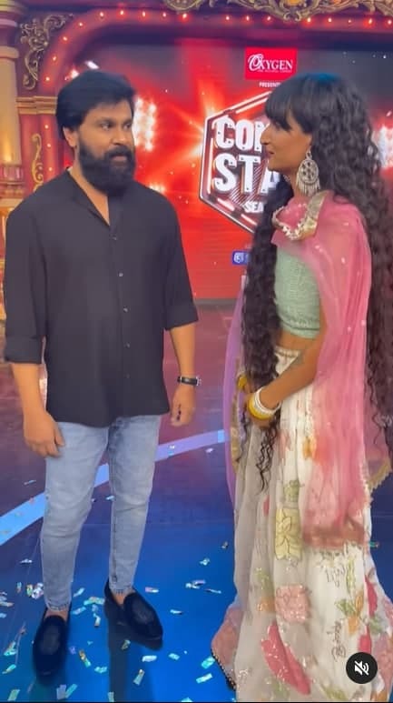 ഡിംപലിനോട് കുശലം പറഞ്ഞ് ദിലീപ്: എത്ര സിനിമകള്‍ കണ്ട് ചിരിച്ചതാണെന്ന് ഡിംപല്‍-ചിത്രങ്ങള്‍ വൈറല്‍