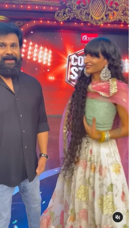 ഡിംപലിനോട് കുശലം പറഞ്ഞ് ദിലീപ്: എത്ര സിനിമകള്‍ കണ്ട് ചിരിച്ചതാണെന്ന് ഡിംപല്‍-ചിത്രങ്ങള്‍ വൈറല്‍