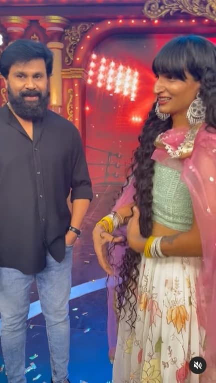 ഡിംപലിനോട് കുശലം പറഞ്ഞ് ദിലീപ്: എത്ര സിനിമകള്‍ കണ്ട് ചിരിച്ചതാണെന്ന് ഡിംപല്‍-ചിത്രങ്ങള്‍ വൈറല്‍