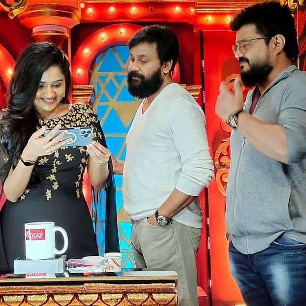 ഡിംപലിനോട് കുശലം പറഞ്ഞ് ദിലീപ്: എത്ര സിനിമകള്‍ കണ്ട് ചിരിച്ചതാണെന്ന് ഡിംപല്‍-ചിത്രങ്ങള്‍ വൈറല്‍