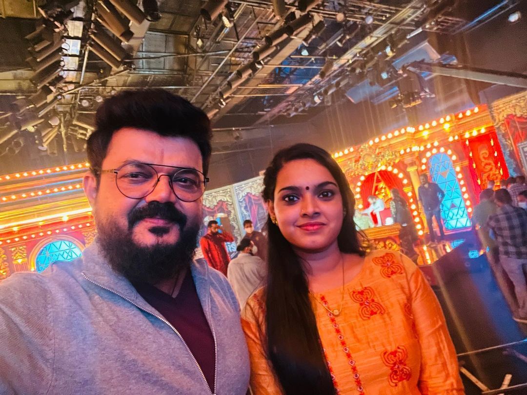 ഡിംപലിനോട് കുശലം പറഞ്ഞ് ദിലീപ്: എത്ര സിനിമകള്‍ കണ്ട് ചിരിച്ചതാണെന്ന് ഡിംപല്‍-ചിത്രങ്ങള്‍ വൈറല്‍