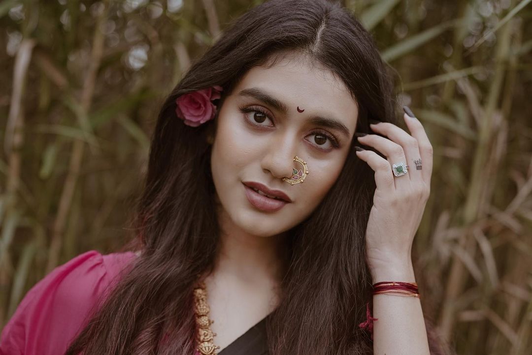 ഫൈറ്റർ ഫിഷ് പോലെ പ്രിയ പി വാര്യർ: തരംഗമായി പ്രിയ വാര്യരുടെ പുതിയ ചിത്രം