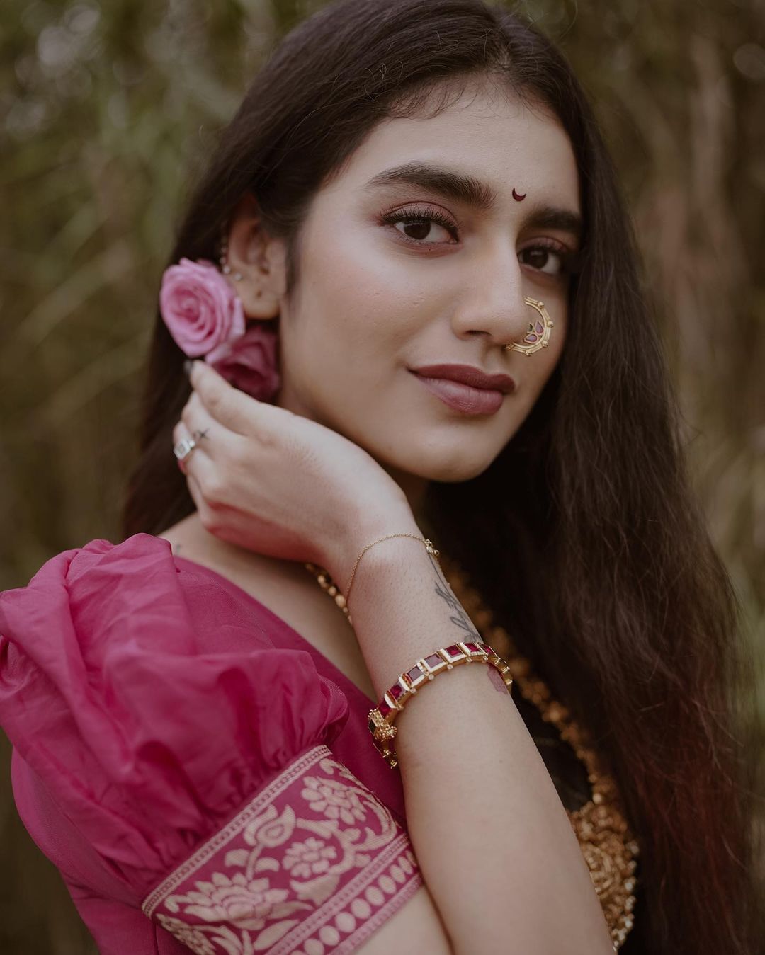 ഫൈറ്റർ ഫിഷ് പോലെ പ്രിയ പി വാര്യർ: തരംഗമായി പ്രിയ വാര്യരുടെ പുതിയ ചിത്രം