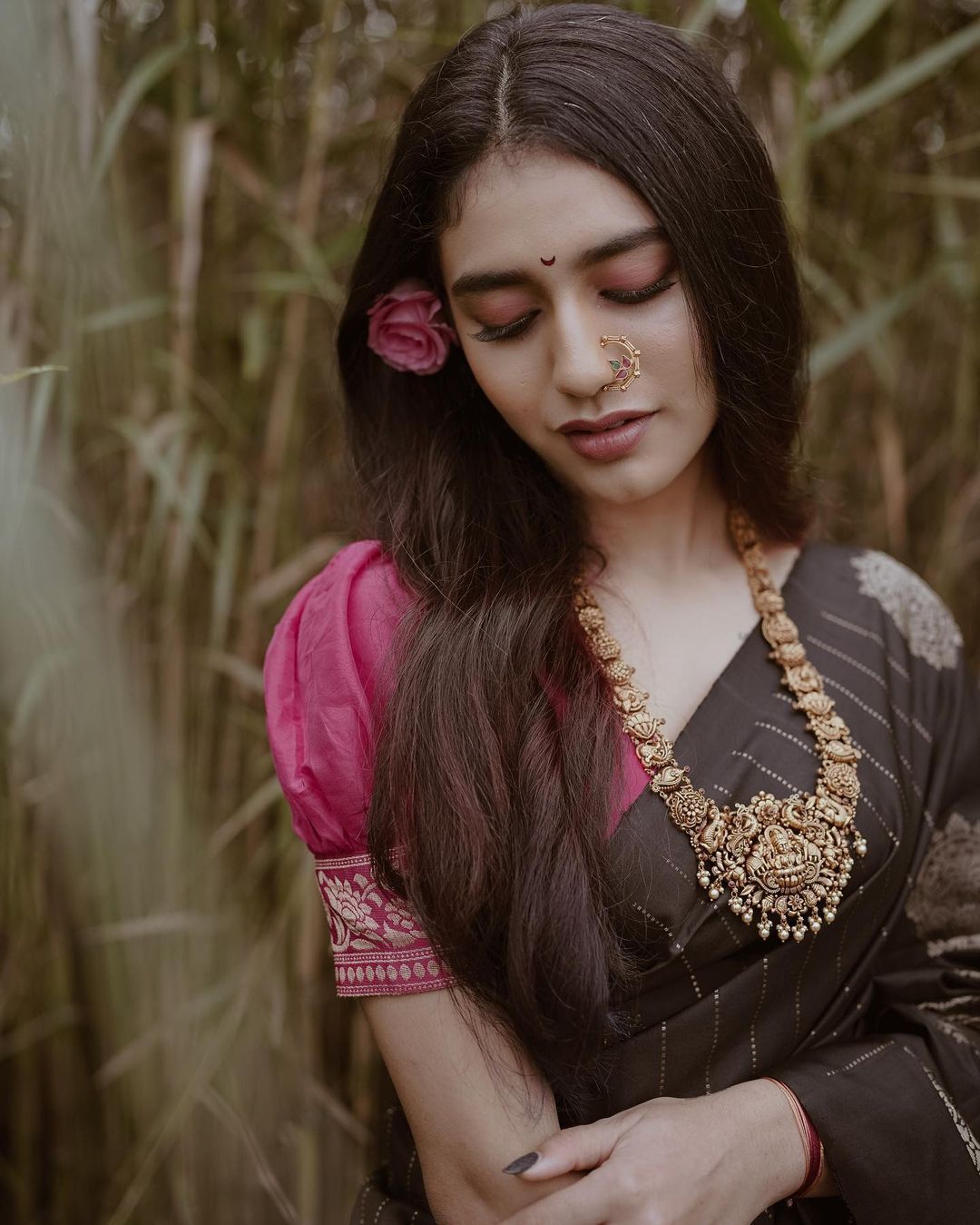 ഫൈറ്റർ ഫിഷ് പോലെ പ്രിയ പി വാര്യർ: തരംഗമായി പ്രിയ വാര്യരുടെ പുതിയ ചിത്രം