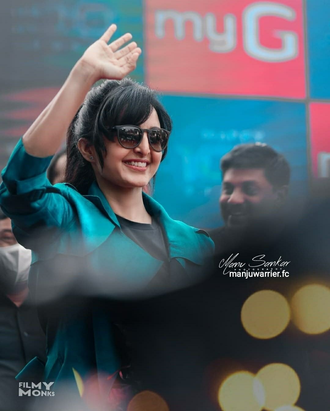 ഇത് എംജിആർ സ്റ്റൈല്‍: പെരിന്തല്‍മണ്ണയെ ഇളക്കി മറിച്ച് മഞ്ജു വാര്യർ