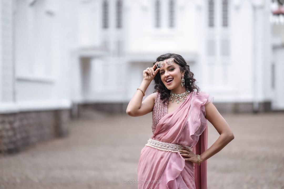 സാരി ഇങ്ങനെയും ഉടുക്കാം അല്ലേ; അമല പോളിന്റെ ഫോട്ടോഷൂട്ട് ഏറ്റെടുത്ത് സോഷ്യല്‍ മീഡിയ