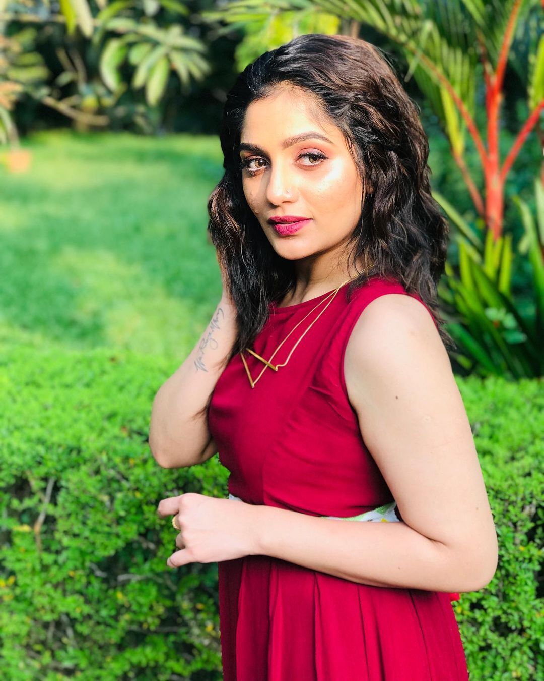 ചുവപ്പഴകില്‍ ആര്യ; അടിപൊളി ചിത്രങ്ങള്‍ പങ്കുവച്ച് ബിഗ് ബോസ് താരം