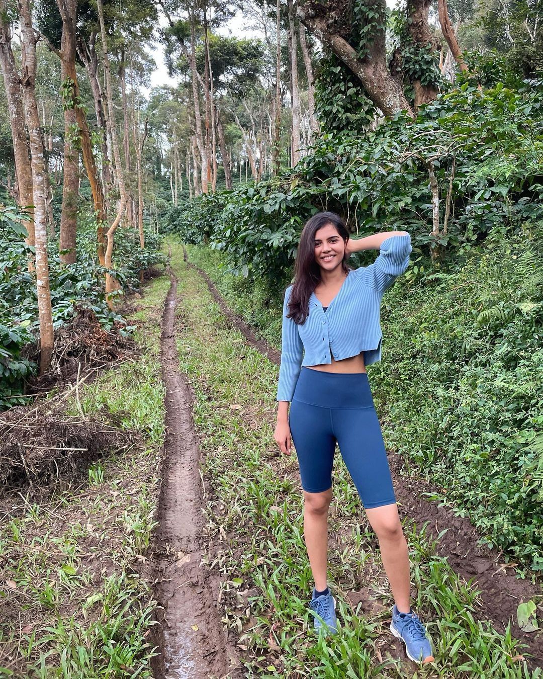 സോ കൂൾ കൽ സോൺ! കണ്ടിട്ട് ദുൽഖറിന് പോലും മനസ്സിലായില്ല,  കല്യാണിയുടെ പുത്തൻ ലുക്ക്, ചിത്രങ്ങൾ