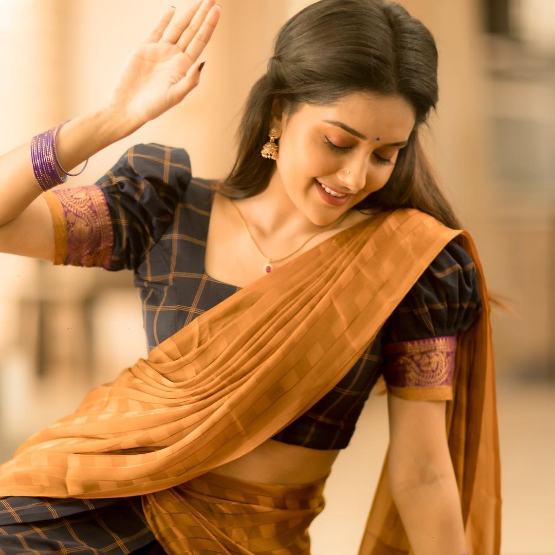 ടിപ്പ് ടോപ്പിൽ മഹിമ... താരത്തിന്റെ ചിത്രങ്ങൾ കാണാം