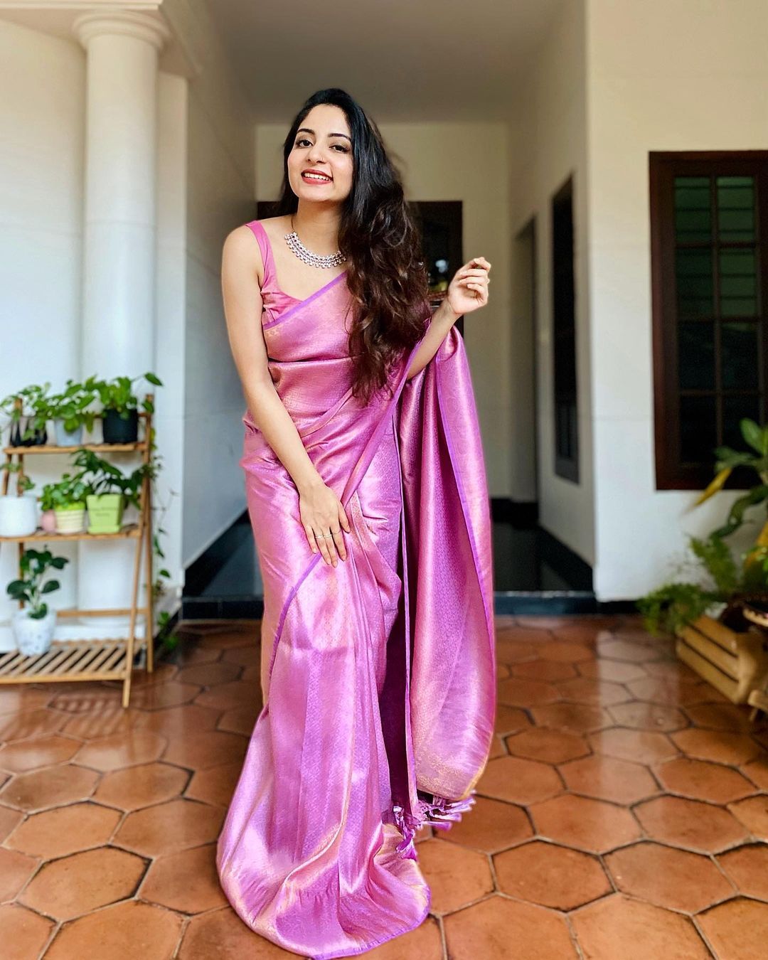 സാരി അഴകില്‍ ഇഷാനി കൃഷ്ണ; എന്തൊരു ഭംഗിയാണെന്ന് ആരാധകര്‍, വൈറല്‍ ചിത്രങ്ങള്‍ കാണാം