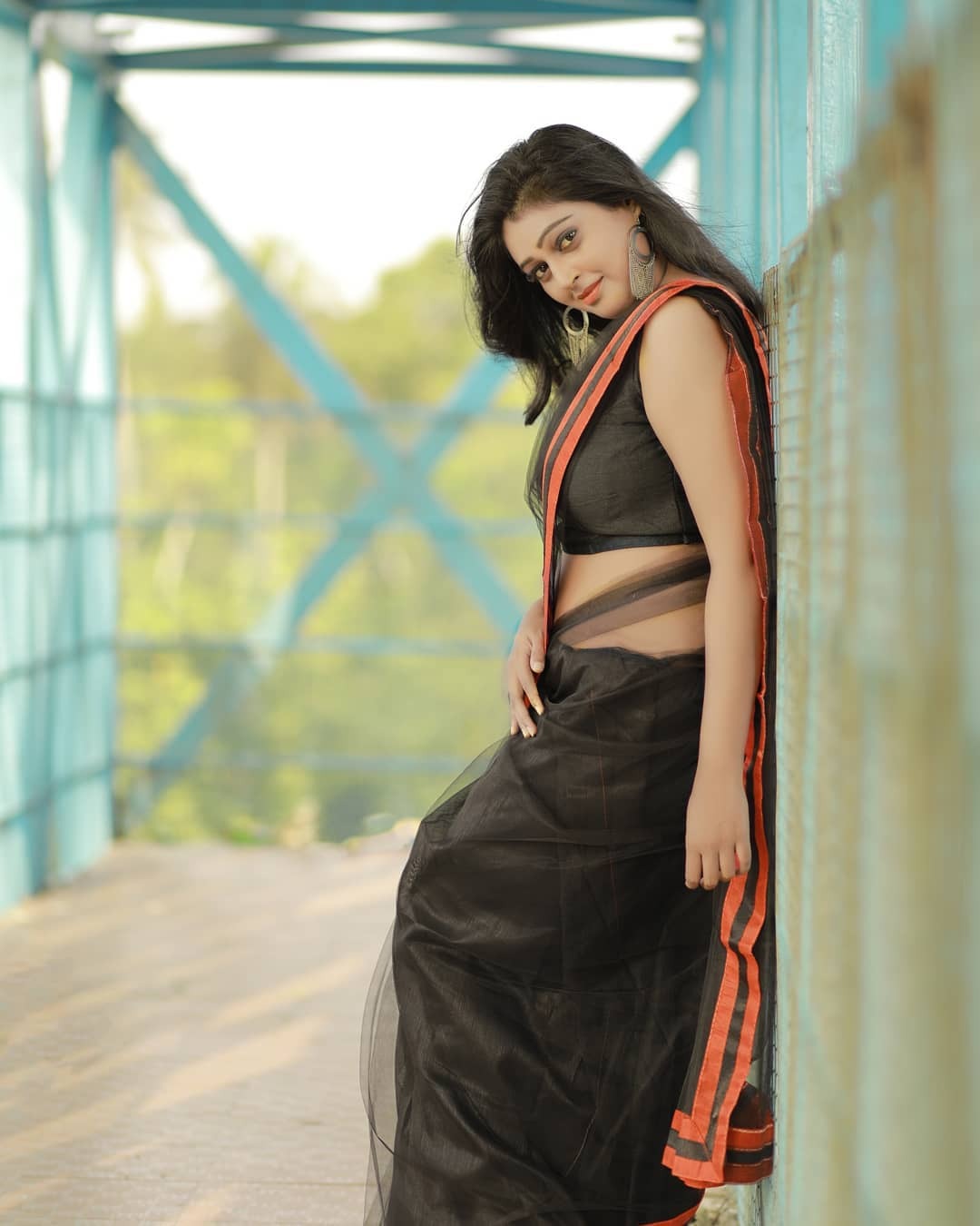 സാരിയിൽ വൻ ഹോട്ടായി കല്യാണി... നടിയുടെ ഫോട്ടോകൾ വൈറൽ