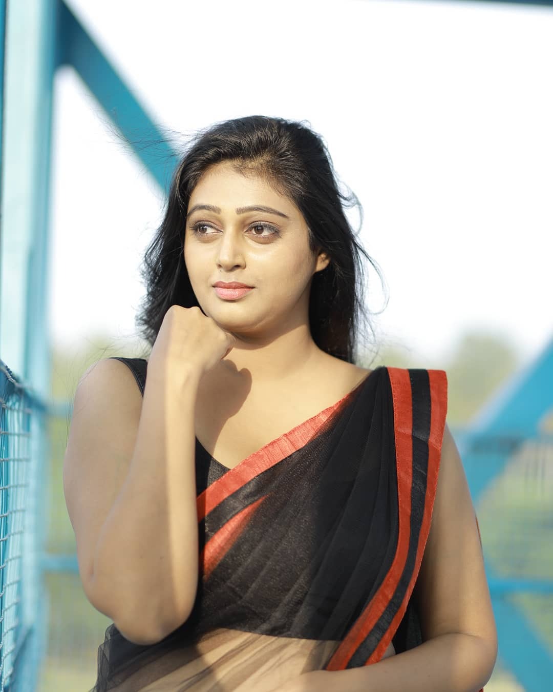 സാരിയിൽ വൻ ഹോട്ടായി കല്യാണി... നടിയുടെ ഫോട്ടോകൾ വൈറൽ