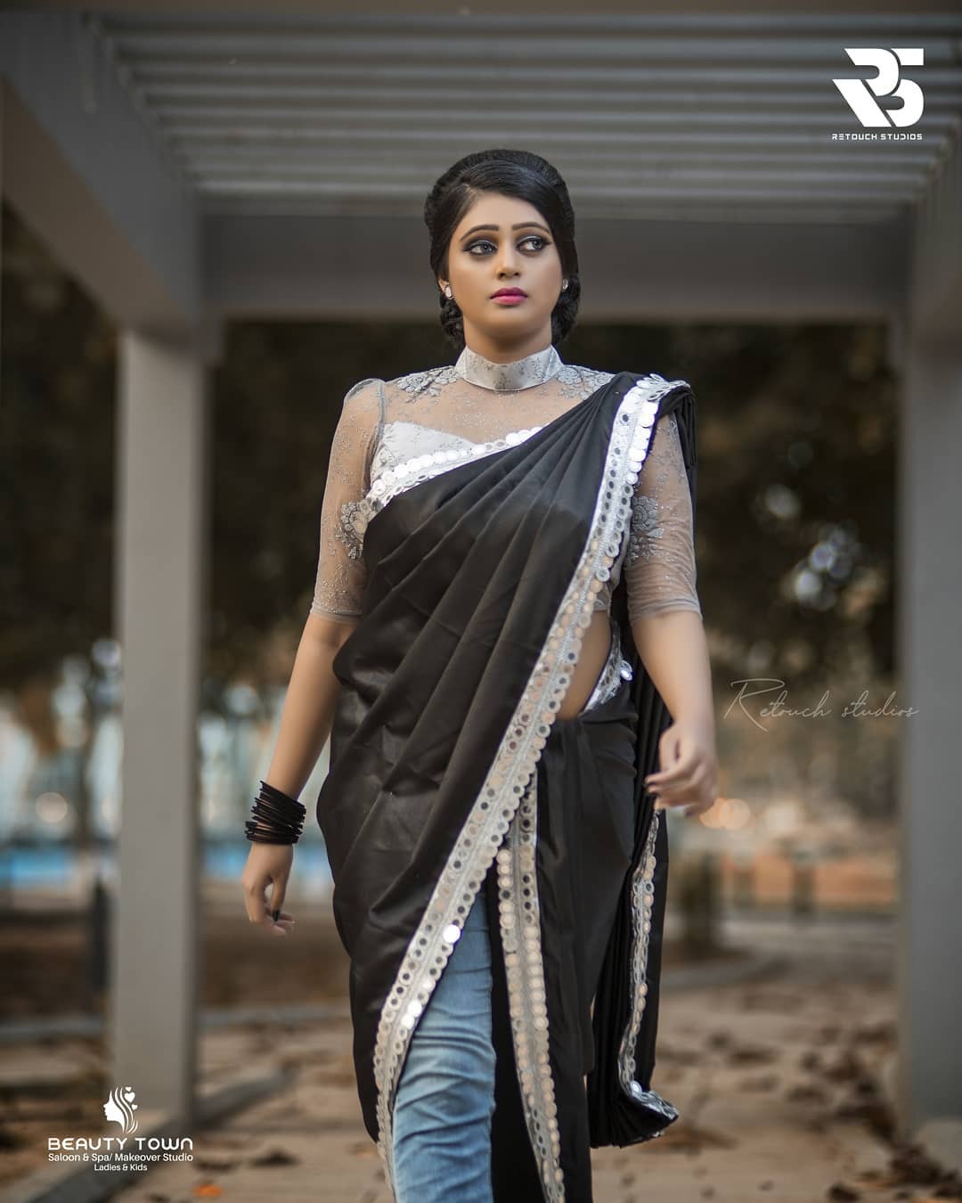 സാരിയിൽ വൻ ഹോട്ടായി കല്യാണി... നടിയുടെ ഫോട്ടോകൾ വൈറൽ