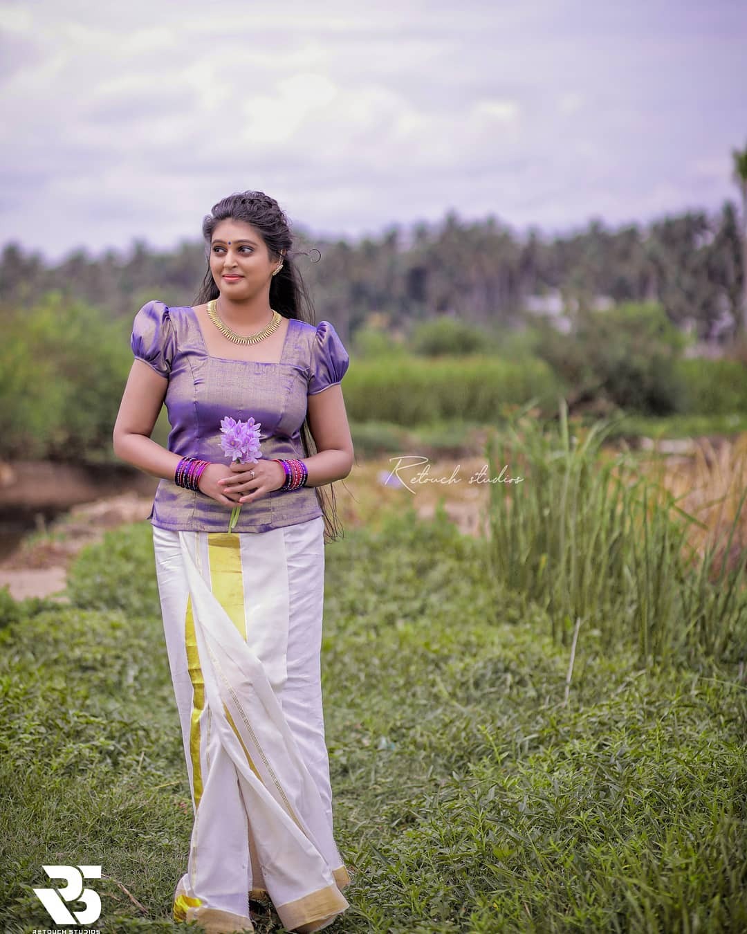 സാരിയിൽ വൻ ഹോട്ടായി കല്യാണി... നടിയുടെ ഫോട്ടോകൾ വൈറൽ