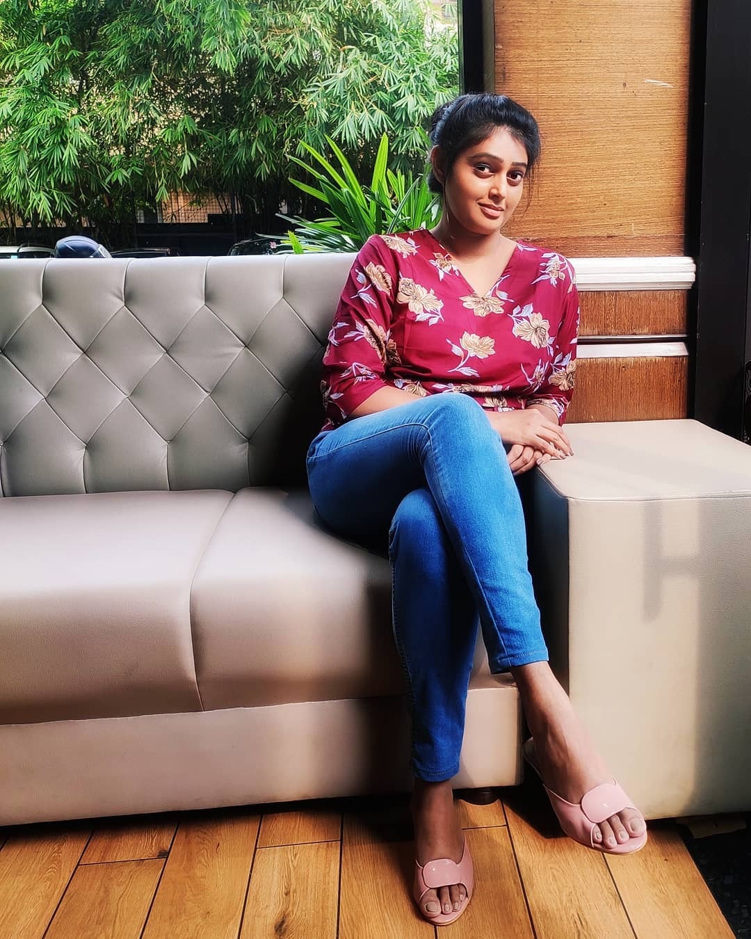 സാരിയിൽ വൻ ഹോട്ടായി കല്യാണി... നടിയുടെ ഫോട്ടോകൾ വൈറൽ