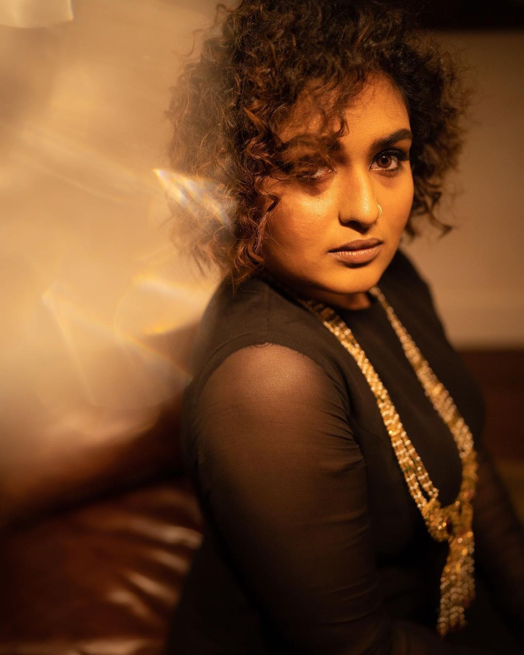 ബോള്‍ഡ് ലുക്കില്‍ ഗംഭീര ഫോട്ടോഷൂട്ടുമായി പ്രയാഗ മാര്‍ട്ടിന്‍; സൂപ്പറായിട്ടുണ്ടെന്ന് ആരാധകര്‍