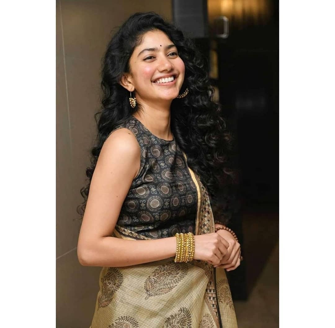 മലരെന്നാണോ പറഞ്ഞത്.... ക്യൂട്ട് ചിത്രങ്ങളുമായി സായ് പല്ലവി