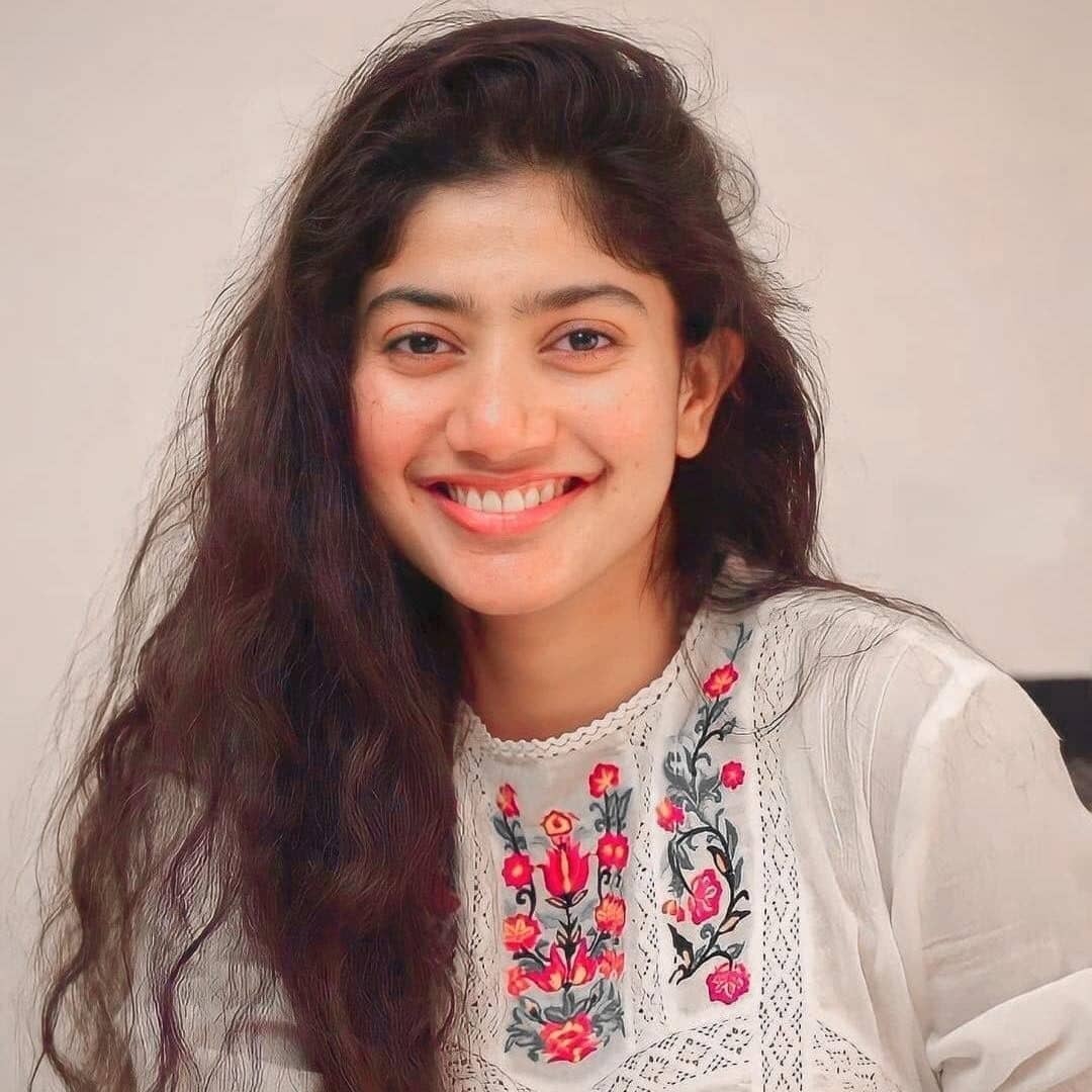 ചിത്രശലഭം പോൽ... സായ് പല്ലവിയുടെ ചിത്രങ്ങൾ വൈറൽ