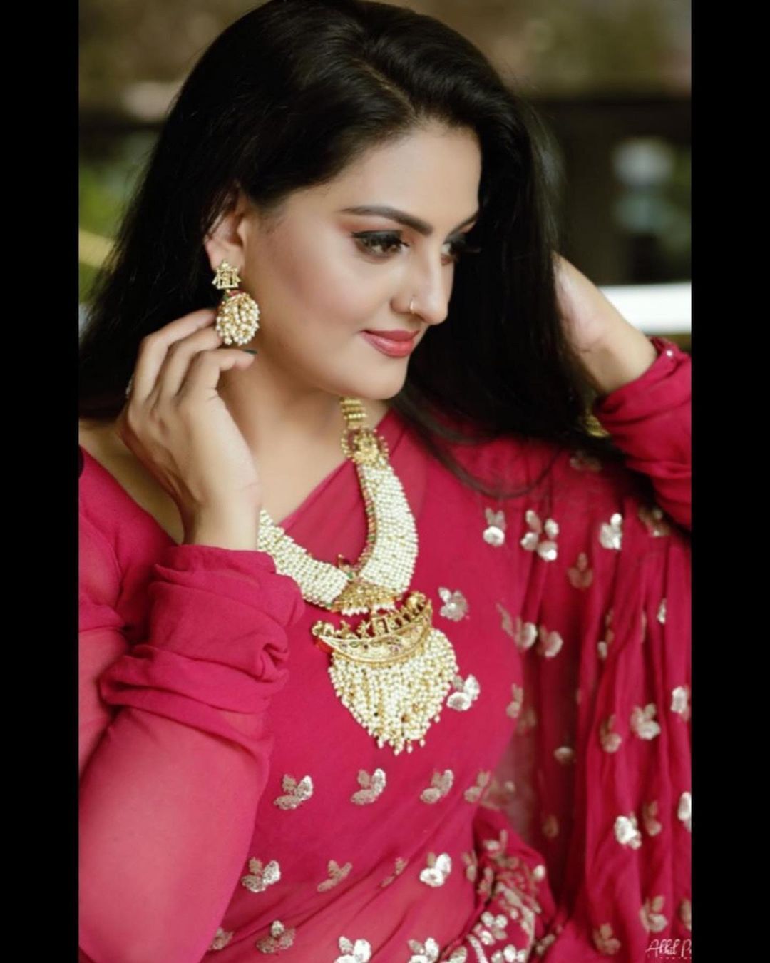 സാരിയില്‍ അതീവ സുന്ദരിയായി സുചിത്ര; ഫോട്ടോഷൂട്ട് ഏറ്റെടുത്ത് ആരാധകര്‍