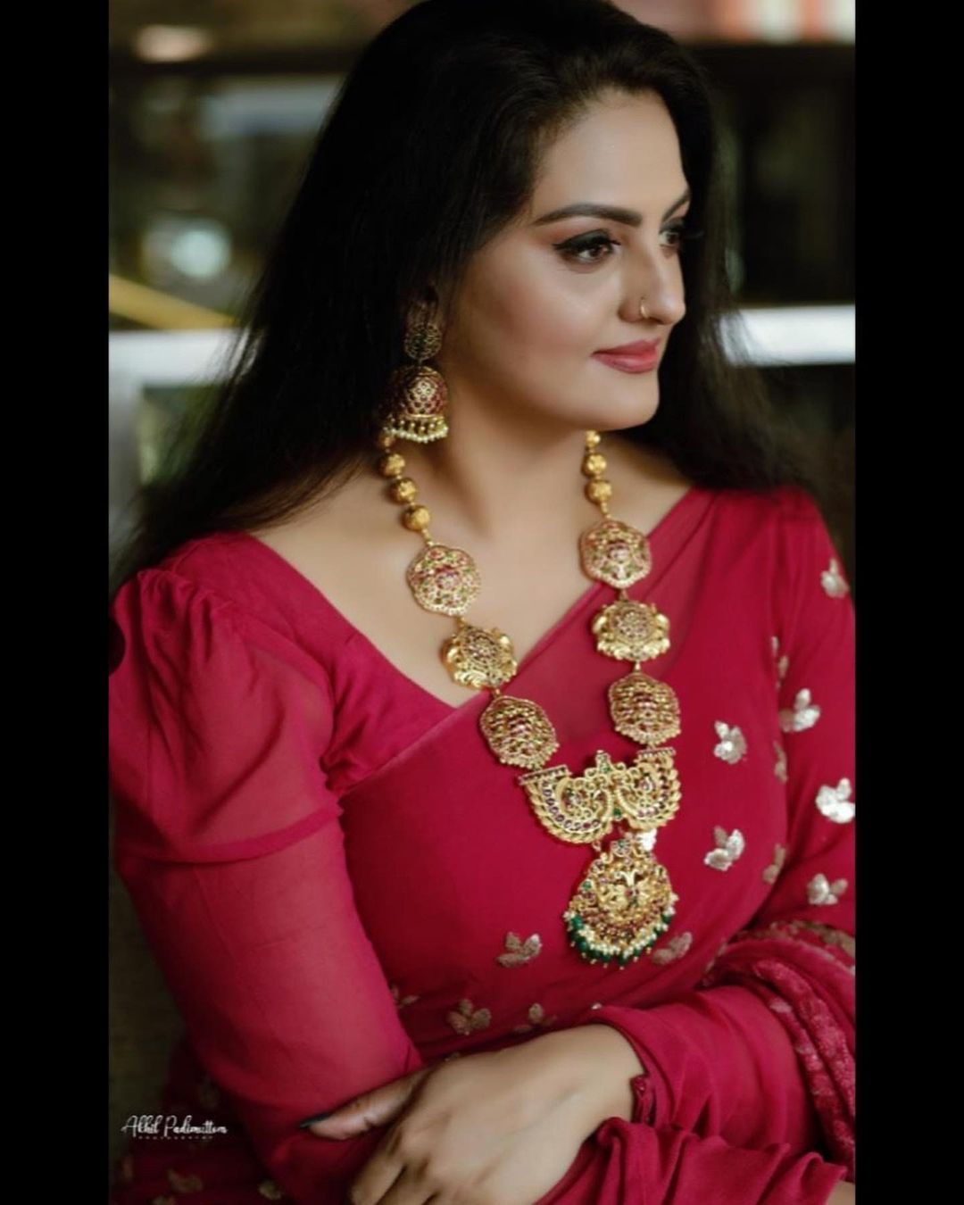 സാരിയില്‍ അതീവ സുന്ദരിയായി സുചിത്ര; ഫോട്ടോഷൂട്ട് ഏറ്റെടുത്ത് ആരാധകര്‍