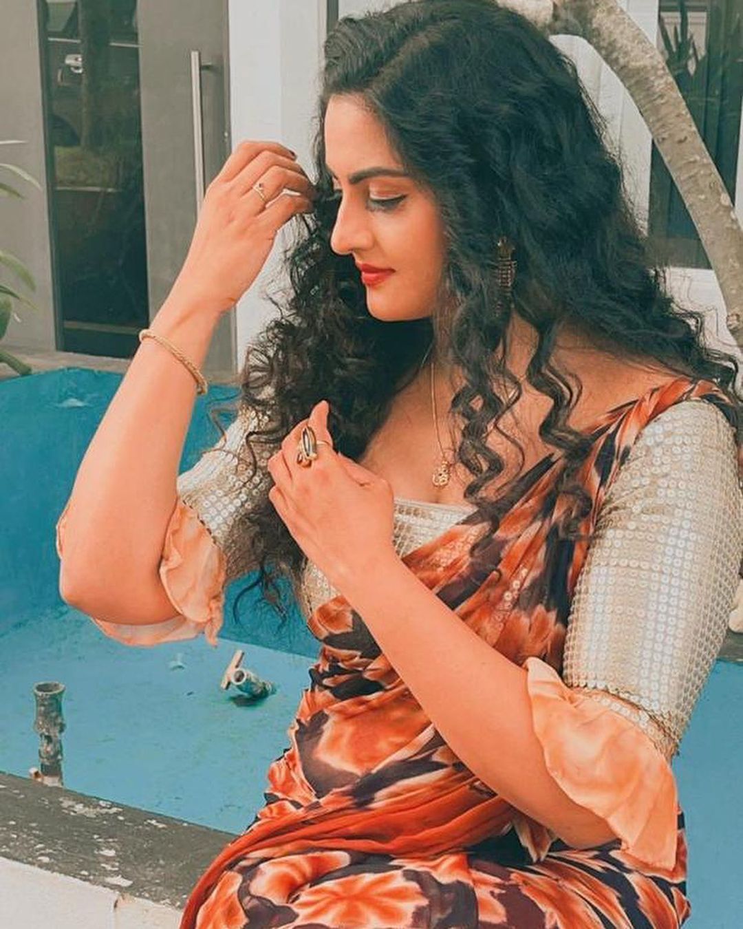 സാരിയില്‍ അതീവ സുന്ദരിയായി സുചിത്ര; ഫോട്ടോഷൂട്ട് ഏറ്റെടുത്ത് ആരാധകര്‍