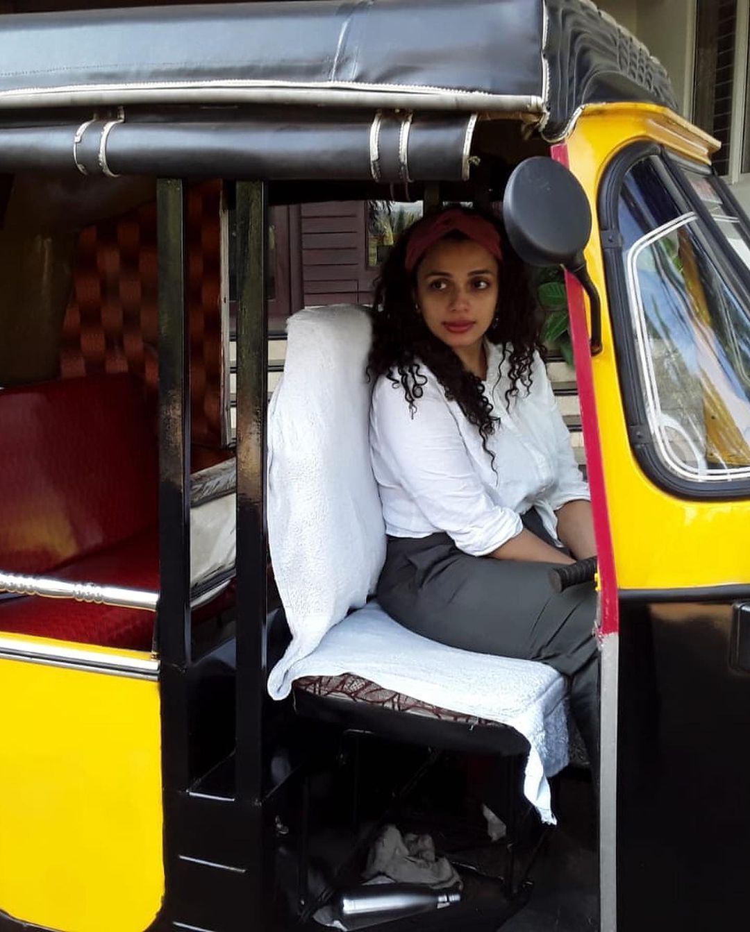ഓട്ടോയില്‍ ഒരു കറക്കം ആയാലോ; പുതിയ ചിത്രങ്ങള്‍ പങ്കുവച്ച് ആന്‍ അഗസ്റ്റിന്‍