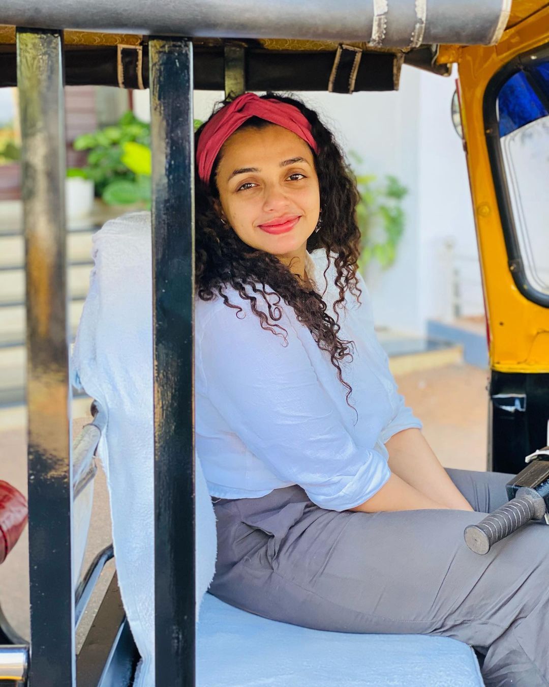 ഓട്ടോയില്‍ ഒരു കറക്കം ആയാലോ; പുതിയ ചിത്രങ്ങള്‍ പങ്കുവച്ച് ആന്‍ അഗസ്റ്റിന്‍